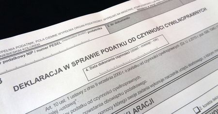 Zakup auta na fakturę. Co z podatkiem i deklaracją PCC?