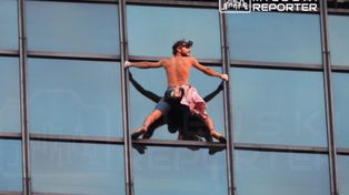 Wspiął się na Hotel Presidential w Warszawie. Przed zatrzymaniem pomachał do zgromadzonej publiczności