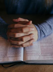 Co Kościół złączył, człowiek może rozdzielić – jak dokonać apostazji?