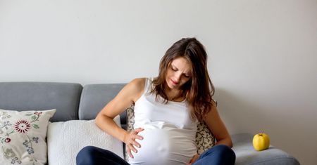 Czym jest kolka nerkowa i jak sobie z nią radzić?