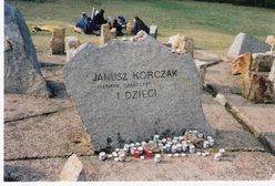 Warszawa. Janusz Korczak i dzieci. 5 sierpnia wyszli w ostatnią drogę