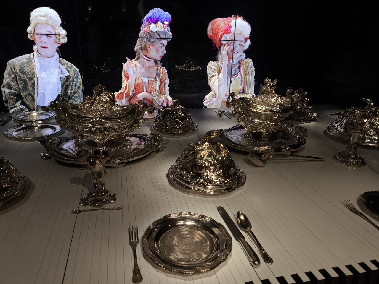 Pamiętacie koszyczek do szklanki? W PRL-u to był hit! Teraz kolekcjonerzy dają fortunę żeby to mieć 11.12.2025