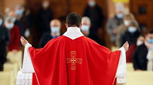 Emerytury księży budzą kontrowersje. Rekordzista pobiera ponad 20 tysięcy złotych