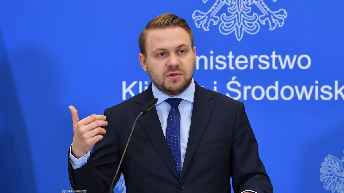 Na zdjęciu Jacek Ozdoba na konfernecji prasowej