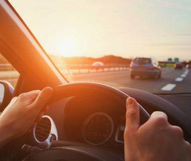 Nawigacja bez uchwytu? 500 zł kary. Policja ostrzega