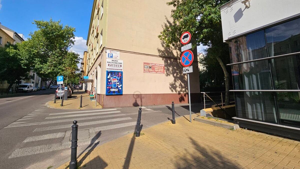 Chodnik przed Hotelem Victoria przy ul. Narutowicza