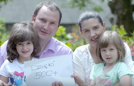 Potrzebna akcja czy socjalistyczna propaganda PRL - opinie o rządowej kampanii „Dzięki 500+” (wideo)