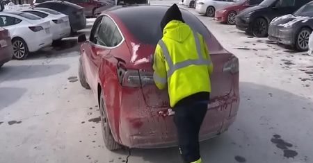 Właściciele Tesli mają problem. Przyszły mrozy i się zaczęło