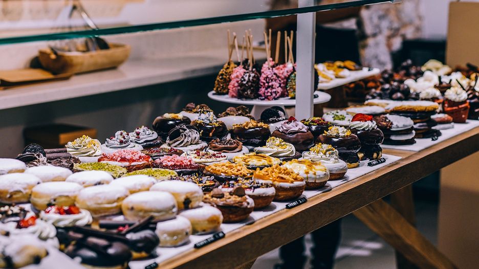 Ceny pączków. Tłusty czwartek 2024. Ile kosztują pączki w Lidlu, Biedronce, Auchan?