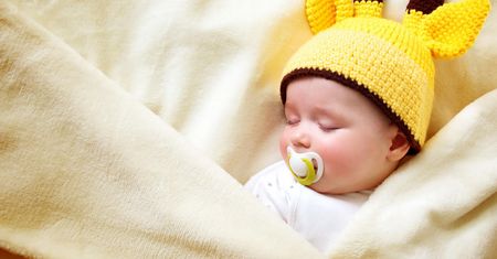 Wpływ ssania smoczka lub kciuka na mowę dziecka