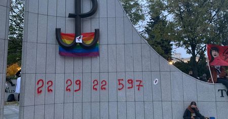 Strajk kobiet. Kolejny dzień protestów. Pomnik Armii Krajowej zdewastowany