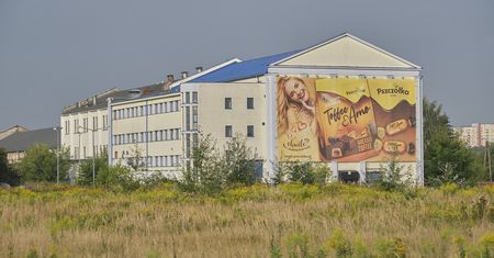 Pszczółka od ponad roku nie może sprzedać swojej dawnej fabryki w sąsiedztwie stadionu miejskiego