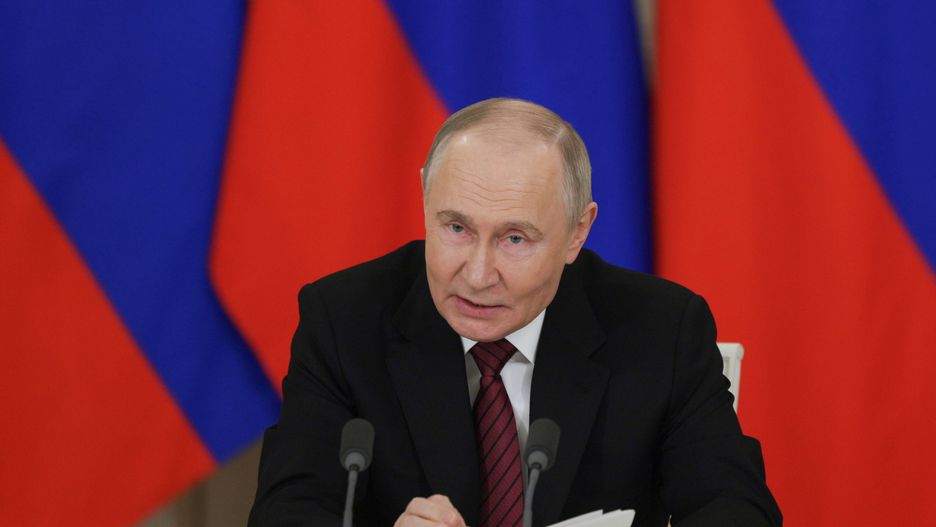 Russia is proposing to Ukraine to resume direct negotiations
epa12090144 Russian President Vladimir Putin makes a statement to the media at the Kremlin in Moscow, Russia, 11 May 2025. Putin stated that Russia is proposing to Ukraine to resume direct negotiations, interrupted in 2022, without preconditions on 15 May in Istanbul.  EPA/GAVRIIL GRIGOROV / SPUTNIK / KREMLIN POOL MANDATORY CREDIT 
Dostawca: PAP/EPA.
GAVRIIL GRIGOROV / SPUTNIK / KREMLIN POOL
negotiation, Russia, Ukraine, conflict, politics