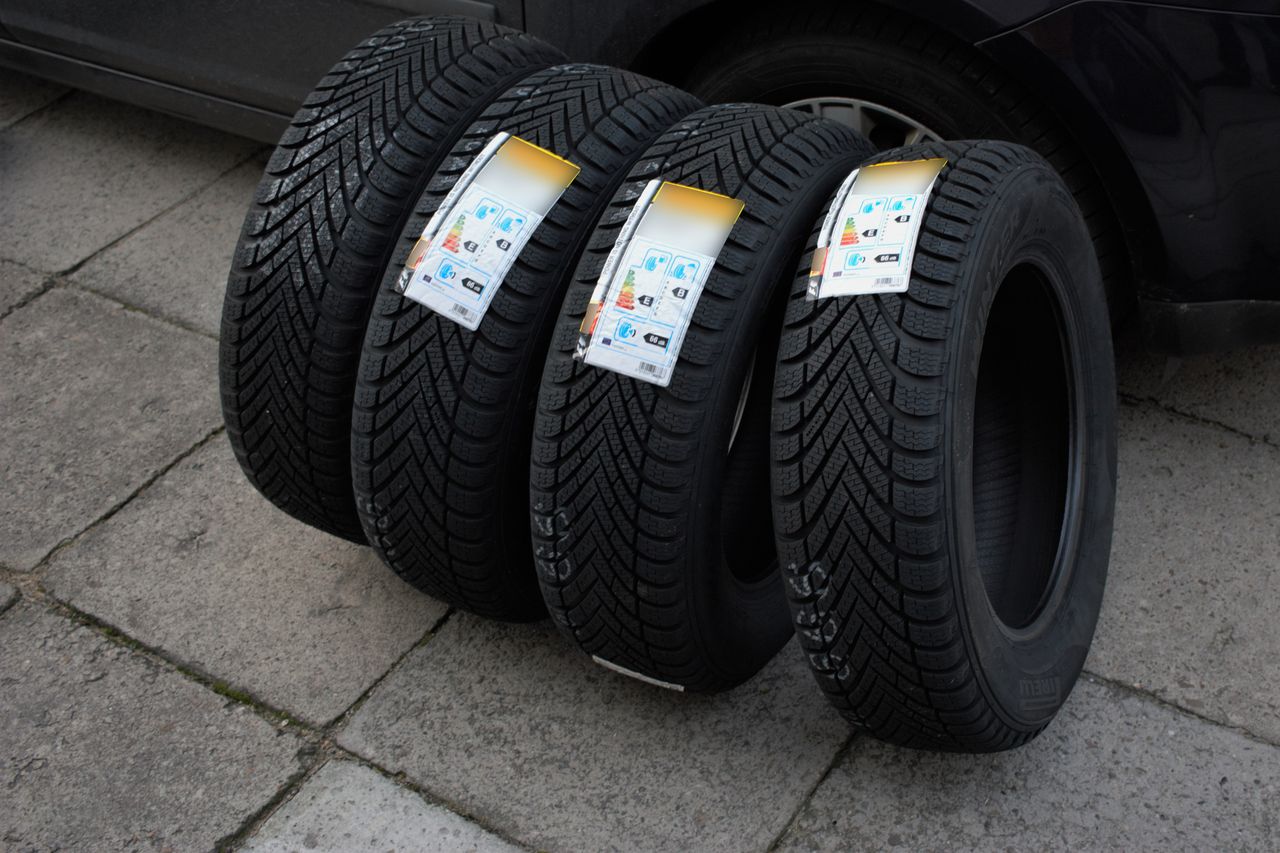 Opony letnie w rozmiarze 235/45 R18 w teście GTU. Premium wcale nie takie premium