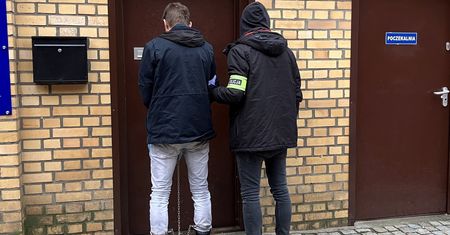 Koszmar w centrum Torunia. Zaatakował nożem 20-latka