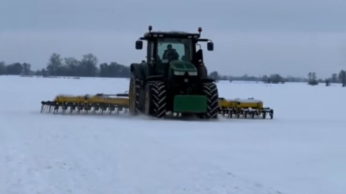 Nagranie z pola wywołało poruszenie w sieci.