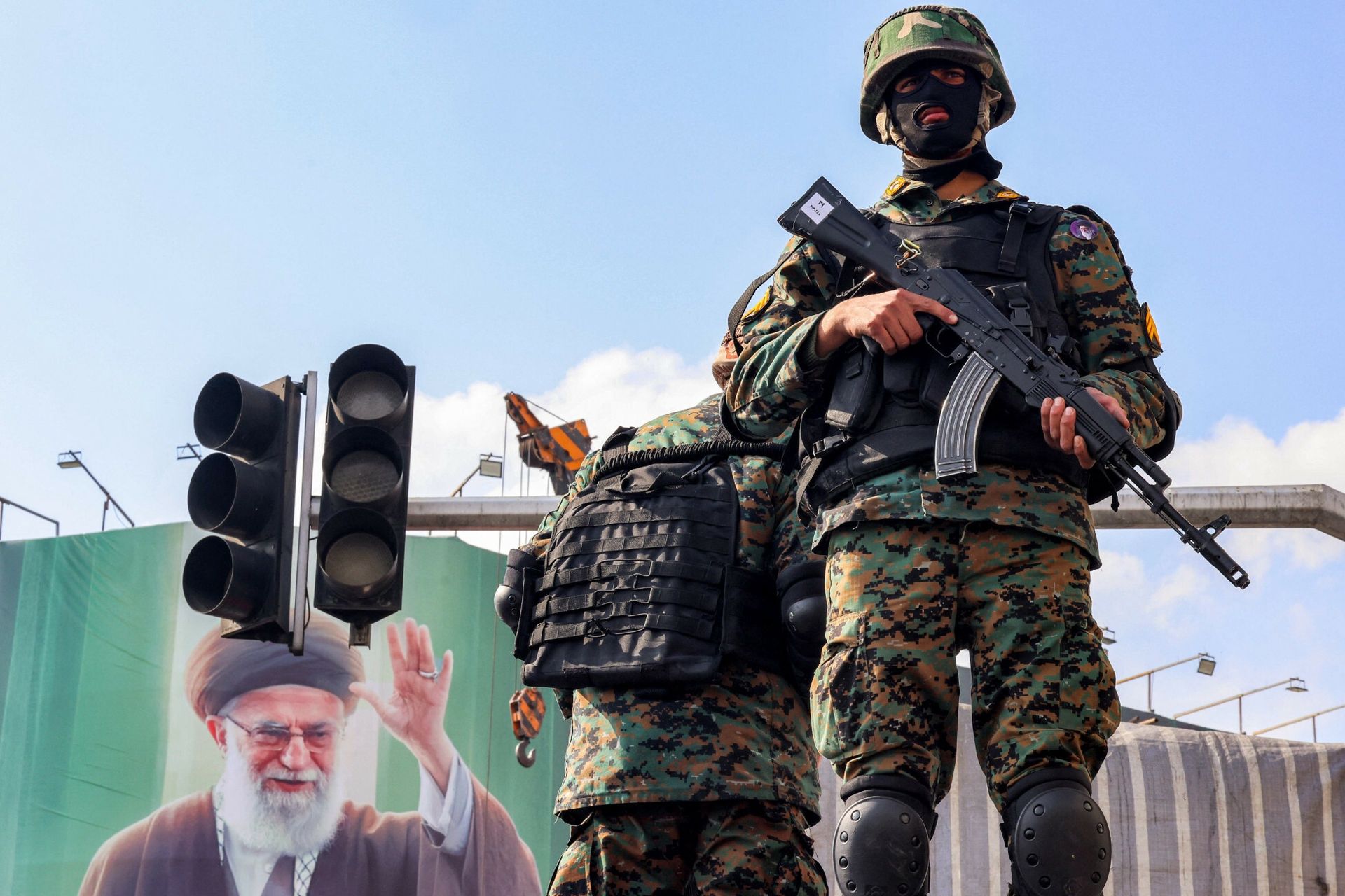 Iran zaatakował port Fudżajra w odwecie za atak USA