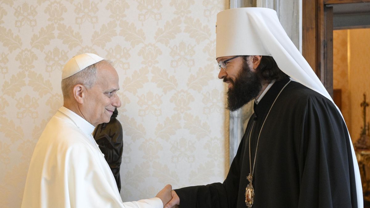 Pope Leo XIV receives Russian Metropolitan Antonij at the Vatican
epa12263743 A handout picture provided by the Vatican Media shows Pope Leo XIV (L) greeting Metropolitan Antonij of Volokolamsk, Moscow Patriarchate's Chairman of the Department for External Church Relations, during an audience at the Vatican, in Vatican City, 26 July 2025.  EPA/VATICAN MEDIA HANDOUT HANDOUT EDITORIAL USE ONLY/NO SALES 
Dostawca: PAP/EPA.
VATICAN MEDIA HANDOUT
audience, pope