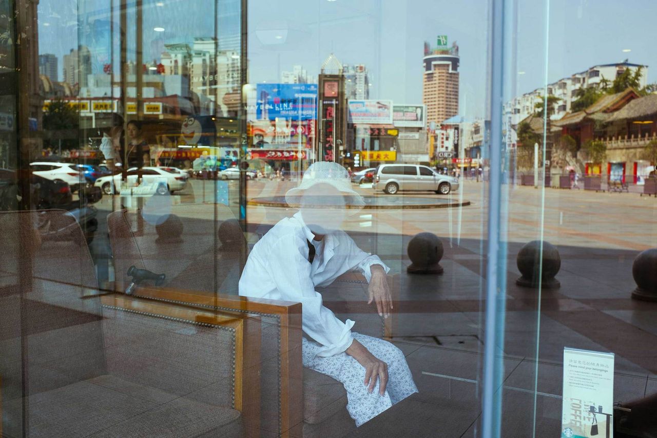Tao Liu - fotograf amator z Chin, który stał się znany, dzięki humorystycznej fotografii ulicznej