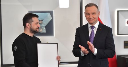 To Duda dał Zełenskiemu. "Trudno ukryć łzy"