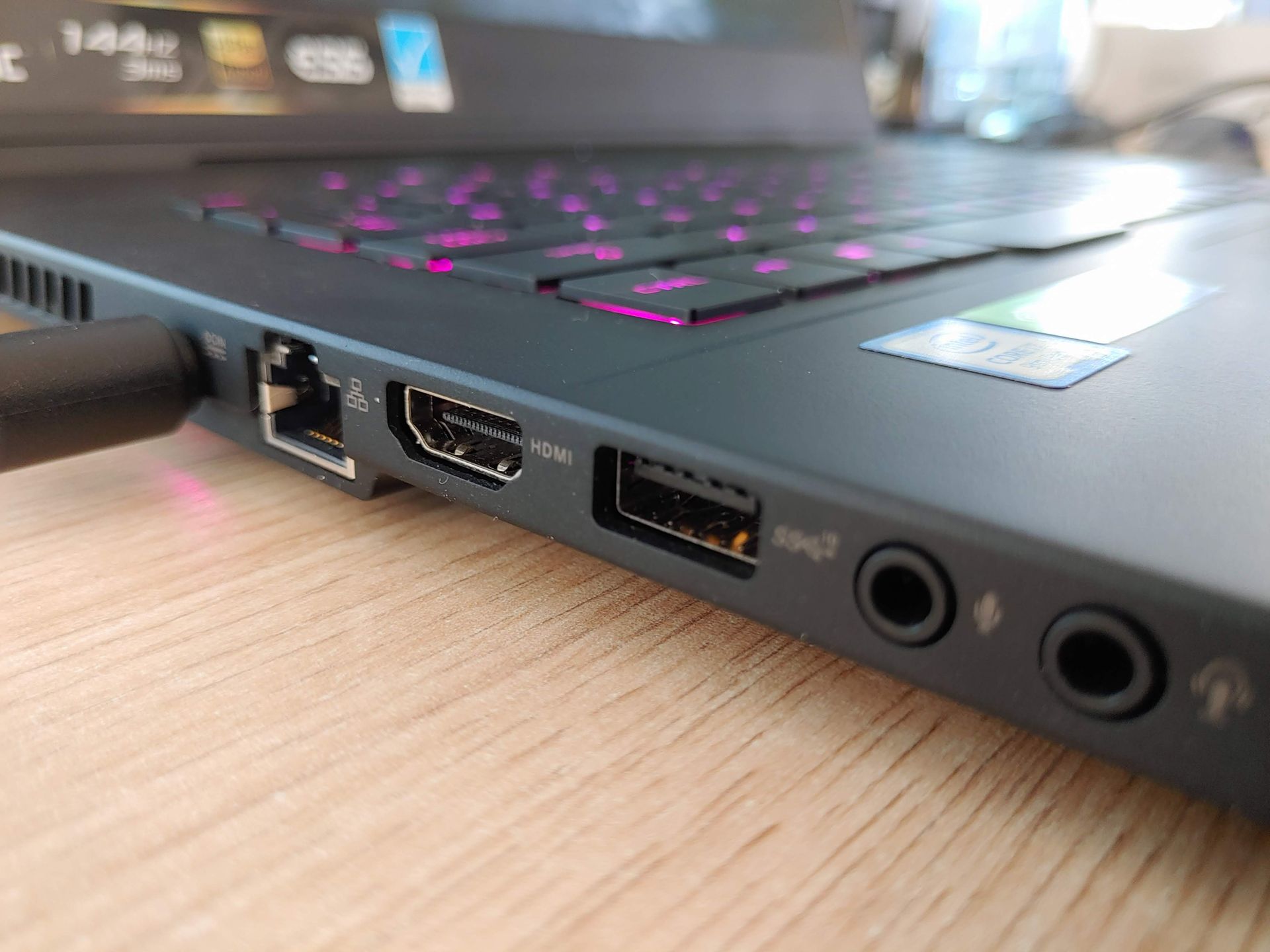 Laptop Asus ROG Zephyrus S GX502. Mały, ale wariat 6