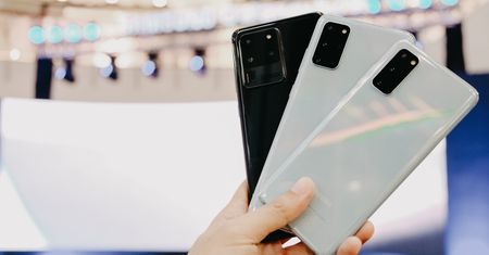 Samsung Galaxy S20 sprzedaje się znacznie poniżej oczekiwań. Tak paraliżuje epidemia