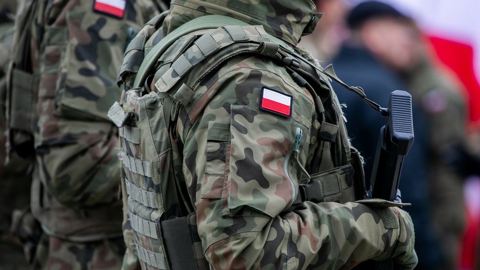 Przysi?ga WOT w Parku FontannFot. Dawid Wolski/East News, Warszawa, 21.04.2024. Przysiega 18. Stolecznej Brygady Obrony Terytorialnej w Multimedialnym Parku Fontann w Warszawie.Dawid Wolski