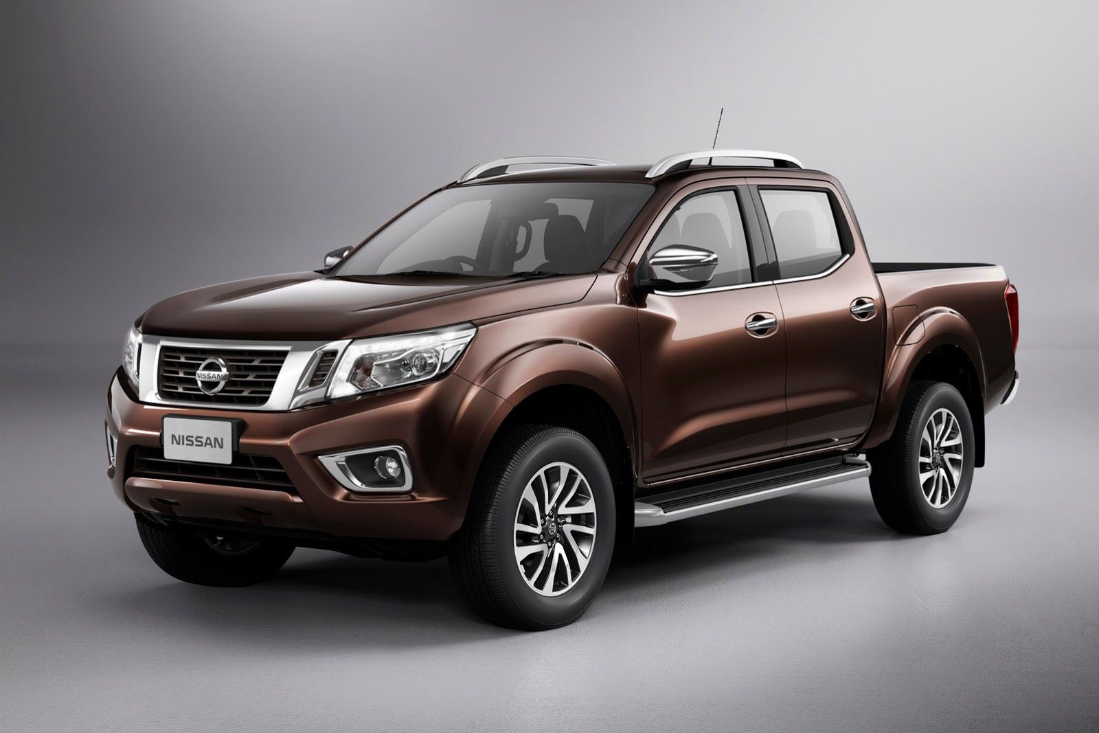 Nowy Nissan Navara - obszerna galeria producenta 5