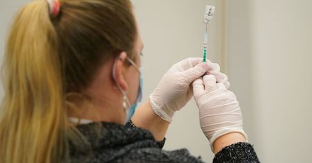 Szczepionka na COVID-19. Przyjęło ją w Polsce już ponad 100 tys. osób