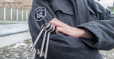 Szukają ludzi do pracy w służbach. Kuszą urlopem i dodatkami