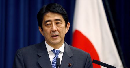 Shinzo Abe podaje się do dymisji. Premier Japonii przeprasza obywateli