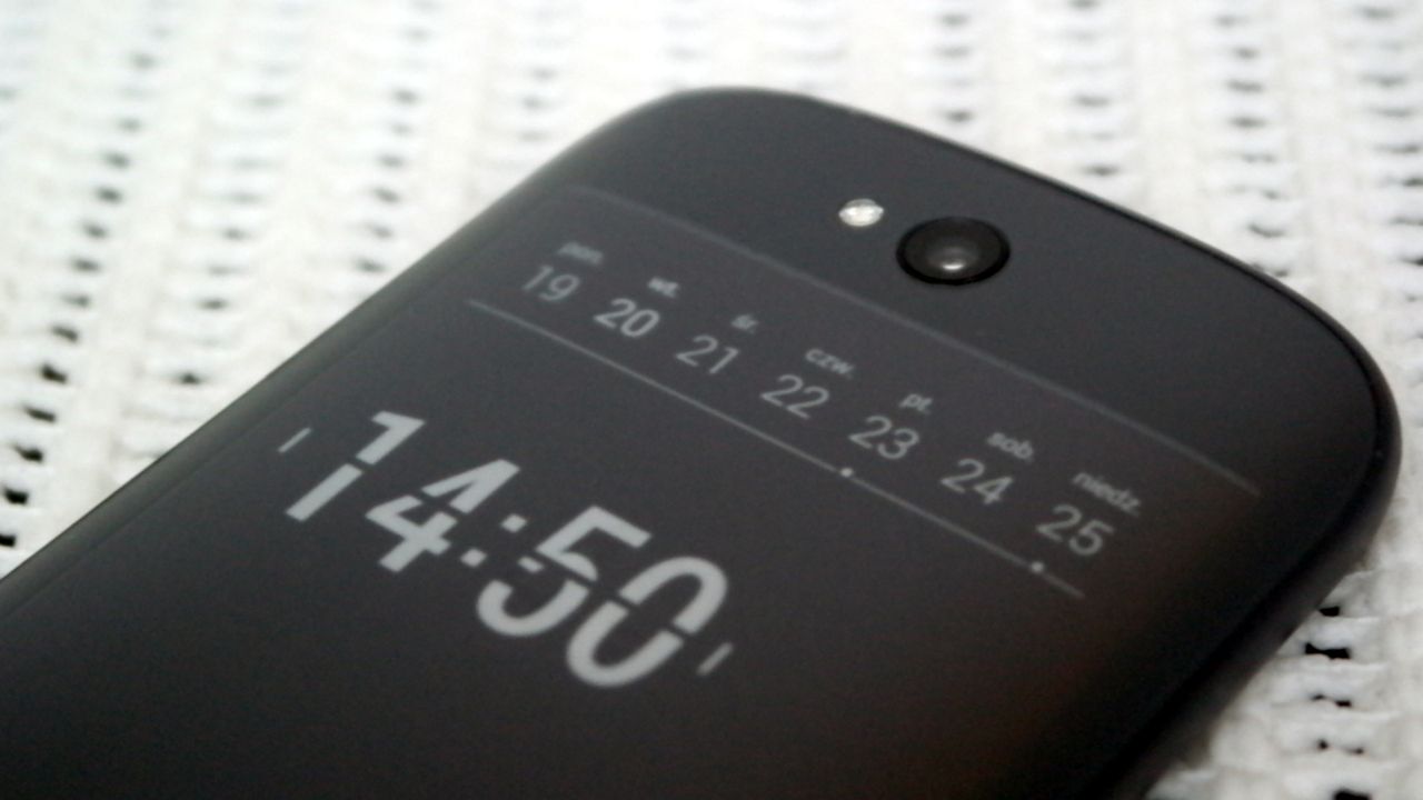 YotaPhone 2 - jak sprawuje się połączenie smartfona z czytnikiem ebooków? [pierwsze wrażenia] 10