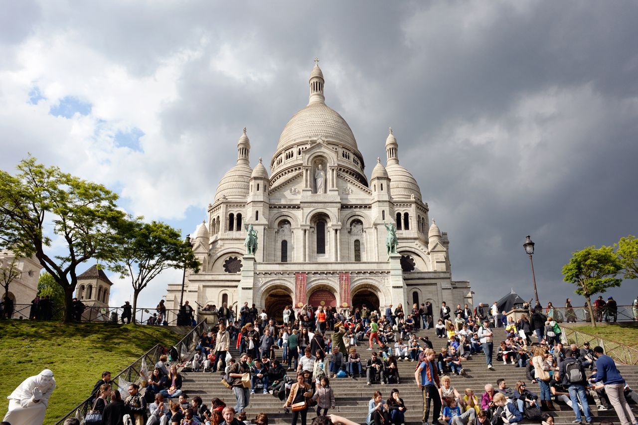 Bazylika Sacré-Coeur przyciąga tłumy