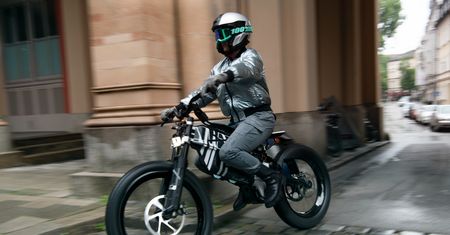 BMW wymyśliło nowy rodzaj pojazdu. Wygląda jak rower, ale nim nie jest