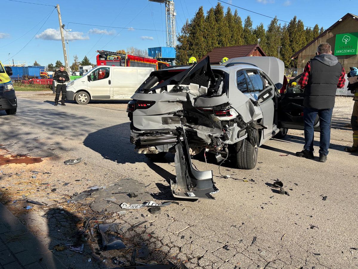 Poważny wypadek pod Piasecznem. 17-latek nie miał prawa jazdy