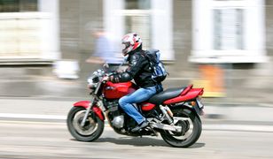 Warszawa. Nie żyje motocyklista, który zderzył się z autem osobowym w Alejach Jerozolimskich