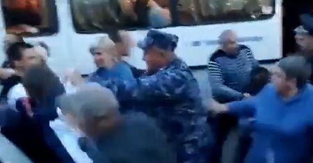 Szokujące nagranie. Siłą brani na front stanęli w swojej obronie