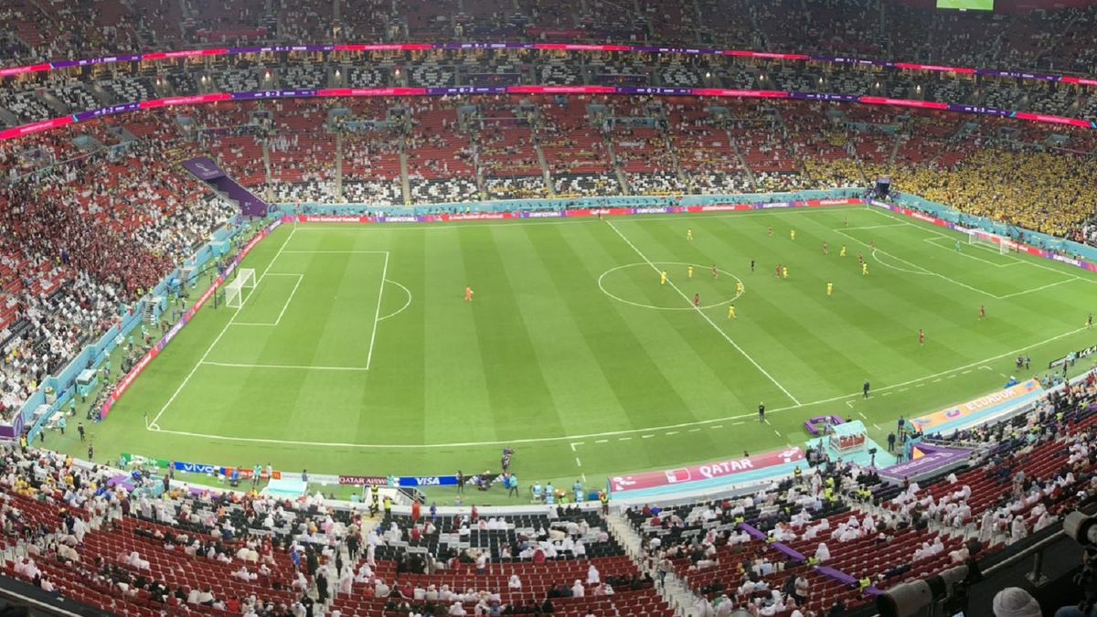 Pusty stadion podczas meczu otwarcia mundialu