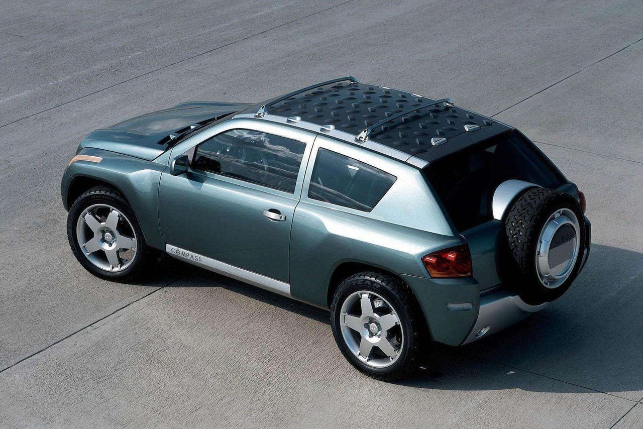 Kompaktowy SUV, Wrangler pick-up i piekielny Grand Cherokee Hellcat to przyszłość Jeepa