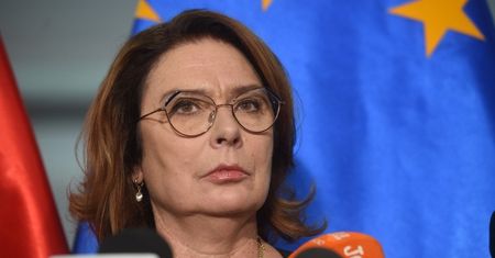 Małgorzata Kidawa-Błońska oburzona pytaniem o adopcję przez małżeństwa jednopłciowe: "Facet z facetem NIE MOŻE MIEĆ DZIECKA"