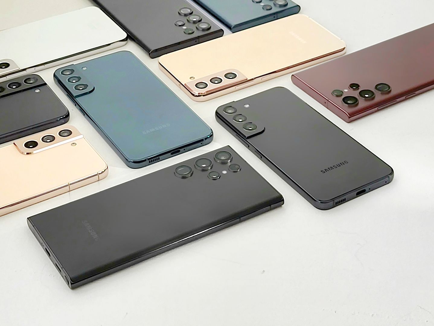 Dlaczego Samsung Galaxy S22 i S22+ wyglądają lepiej niż S22 Ultra? 8