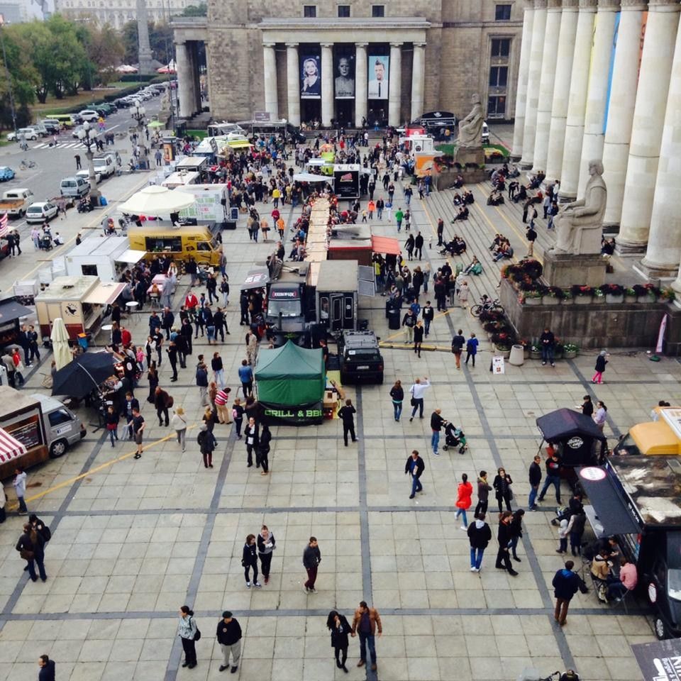 Żarcie na Kółkach dwa dni non stop przed Pałacem Kultury