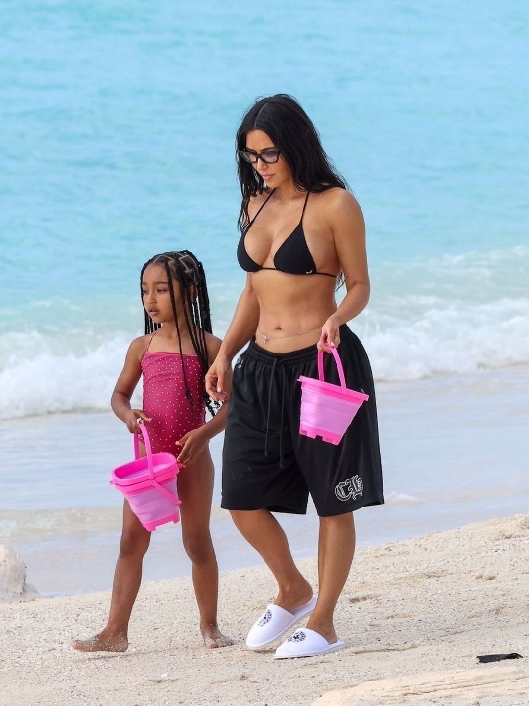 Spacerująca Kim Kardashian