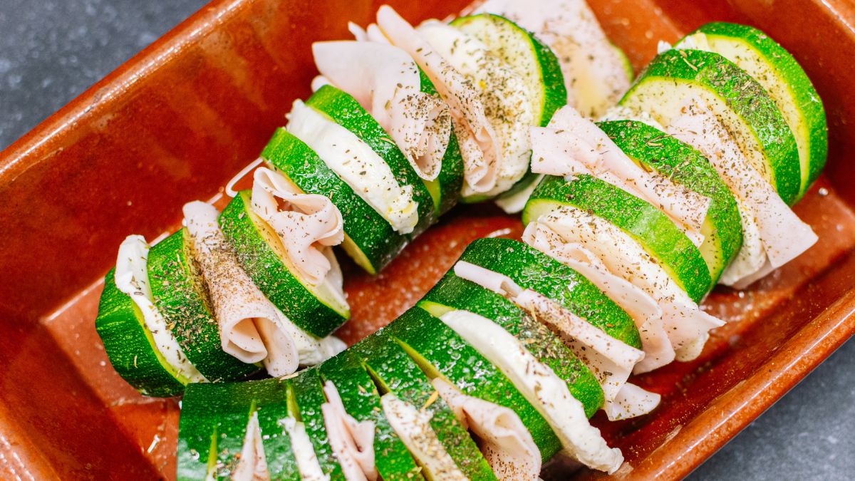 Cukinia hasselback to świetny pomysł na grilla