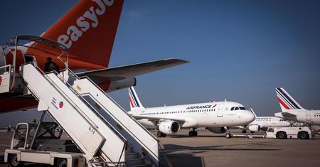 Chaos na lotnisku Paryż-Orly wciąż trwa. Awaria kontroli ruchu lotniczego w niedzielę spowodowała odwołanie setek lotów