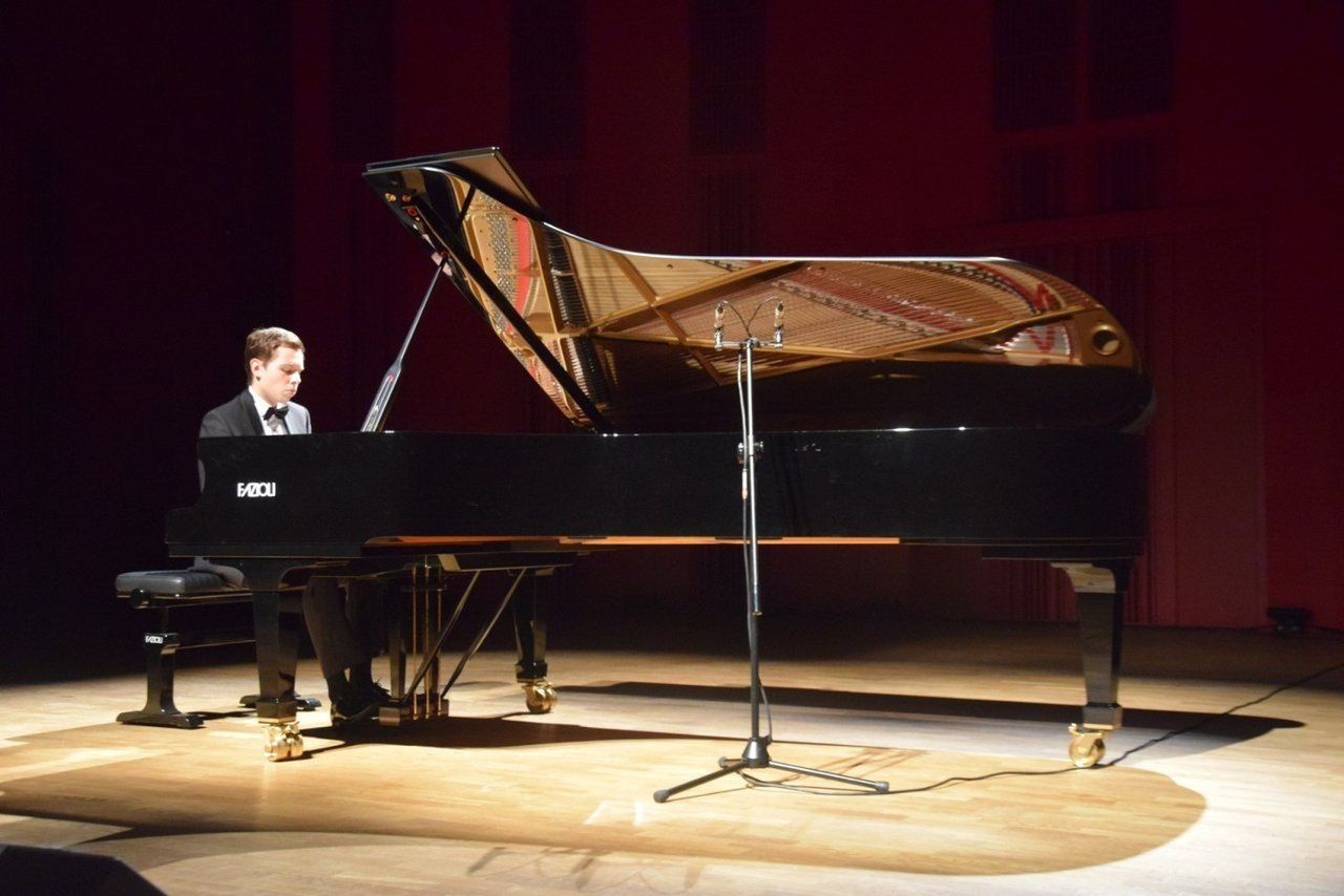 Mateusz Krzyżowski, pianista z Tychów