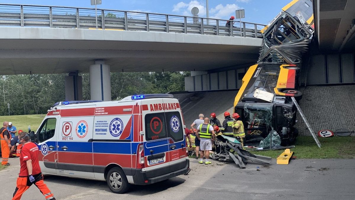 Wypadek autobusu w Warszawie na Moście Grota-Roweckiego. 