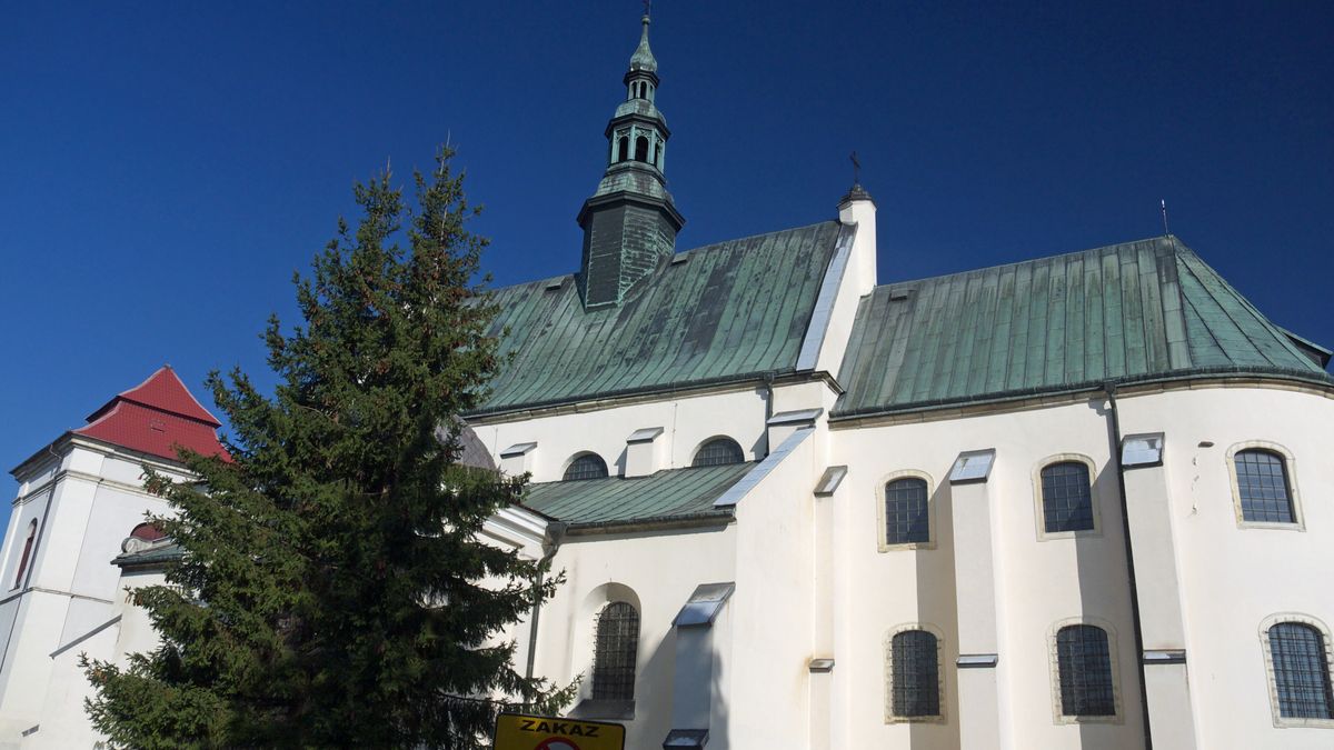 Pinczow, 13.10.2018. Manierystyczny kosciol farny pod wezwaniem sw. Jana Ewangelisty, dawniej kosciol oo Paulinow.