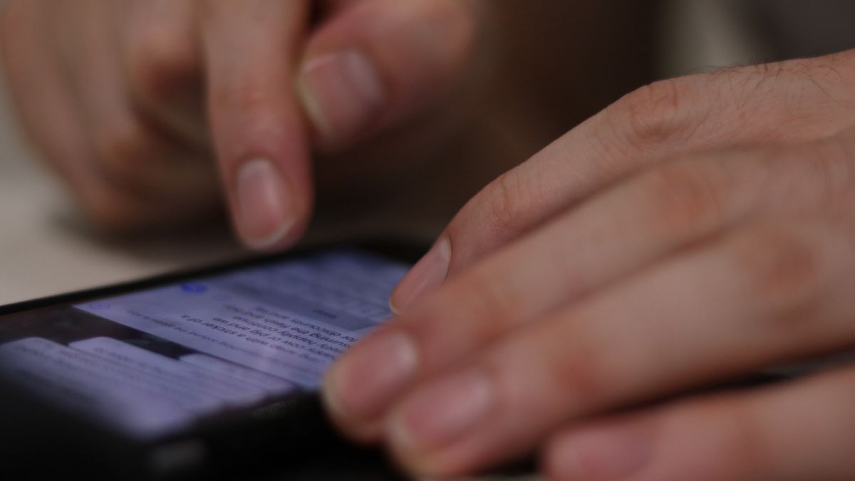 Oszustwa SMS-owe na "zły numer" cieszą się sporą popularnością
