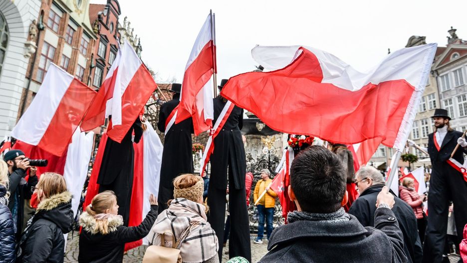 Mimo że Święto Niepodległości jest 11 listopada, sporo zmienia się także dzień wcześniej